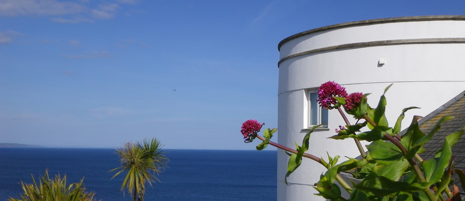 Modern property overlooking the sea in Mevagissey